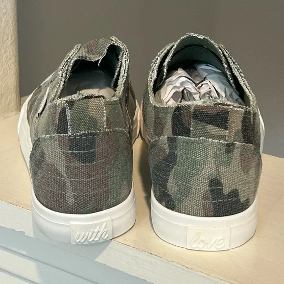 Sbicca Creola Women’s Slip On Shoe Size: 8 Color: Camo New In Box Fast Shipping - Picture 6 of 9